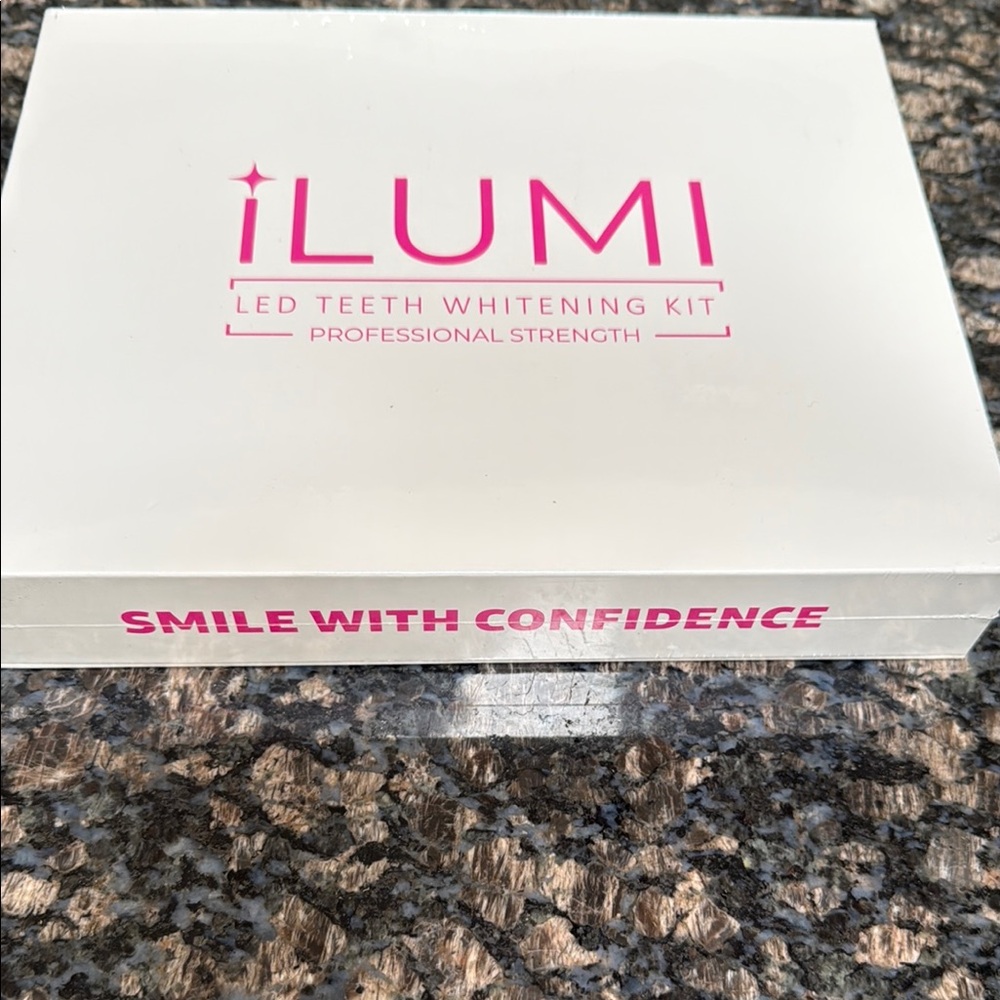 iLumi LED Teeth Whitening Kit
New unopened in box.